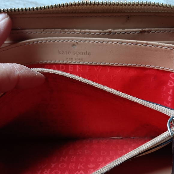 Kate Spade  Cream & Black Leather Logo Wallet⚘️Closet Clean Out Of Older Bags. - Picture 11 of 14